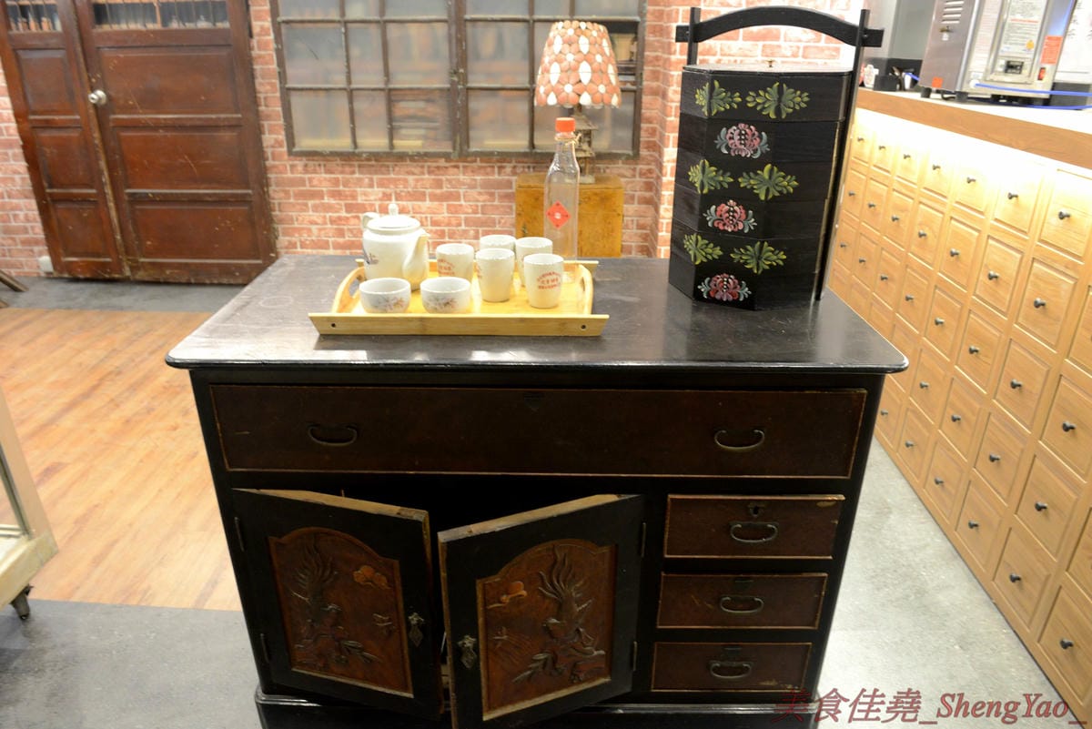 [台中南屯]巫爺中醫藥膳舖 – 台中新IG拍照特色餐廳,中南海集團旗下新品牌餐飲,中藥舖內喝咖啡,還有”藥材包”可以補身體,老闆真的是一個中醫師喔。(已歇業)