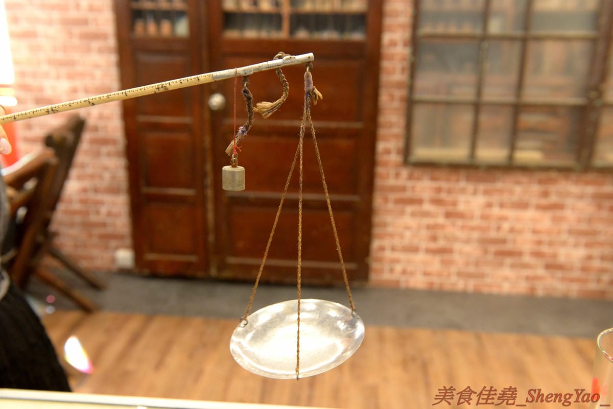 [台中南屯]巫爺中醫藥膳舖 – 台中新IG拍照特色餐廳,中南海集團旗下新品牌餐飲,中藥舖內喝咖啡,還有”藥材包”可以補身體,老闆真的是一個中醫師喔。(已歇業)