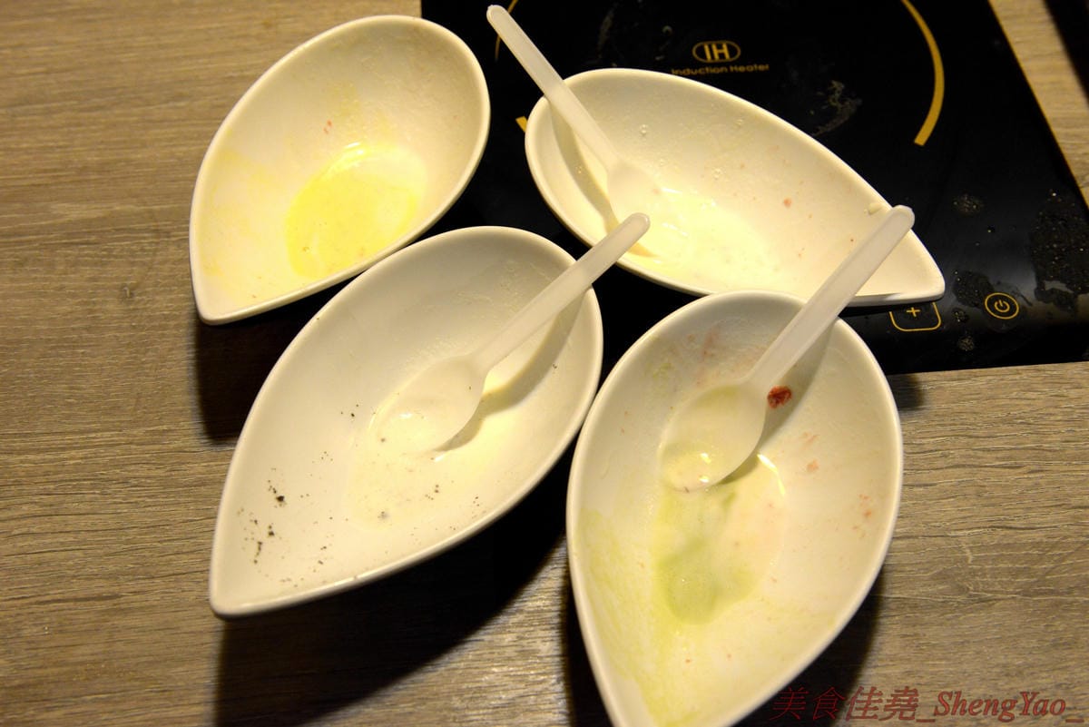 [台中沙鹿]築間幸福鍋物 沙鹿店 – 知名連鎖鍋物”築間”來海線沙鹿開分店了 !! 濃到讓人整鍋喝光光的鮮菇奶香湯底,份量十足的肉盤,十幾種食材的豐富菜盆,別忘了還有那讓人吃到爽的明治冰淇淋