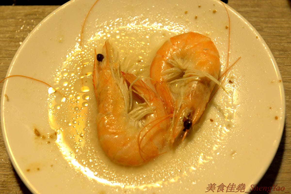 [台中沙鹿]築間幸福鍋物 沙鹿店 – 知名連鎖鍋物”築間”來海線沙鹿開分店了 !! 濃到讓人整鍋喝光光的鮮菇奶香湯底,份量十足的肉盤,十幾種食材的豐富菜盆,別忘了還有那讓人吃到爽的明治冰淇淋