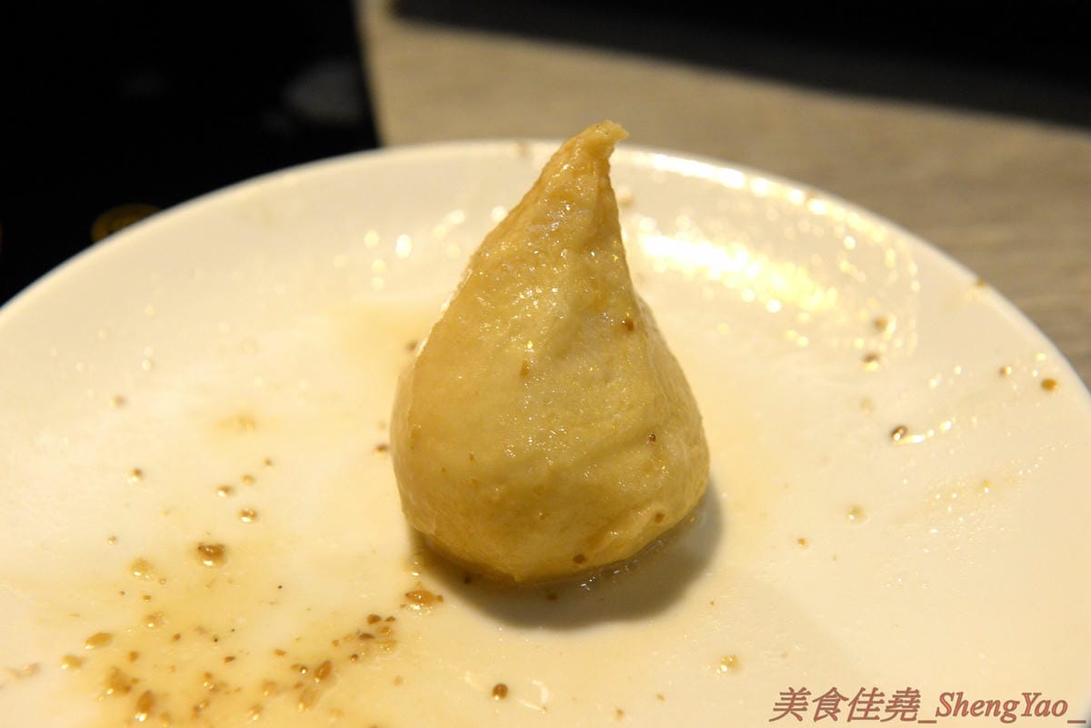 [台中沙鹿]築間幸福鍋物 沙鹿店 – 知名連鎖鍋物”築間”來海線沙鹿開分店了 !! 濃到讓人整鍋喝光光的鮮菇奶香湯底,份量十足的肉盤,十幾種食材的豐富菜盆,別忘了還有那讓人吃到爽的明治冰淇淋