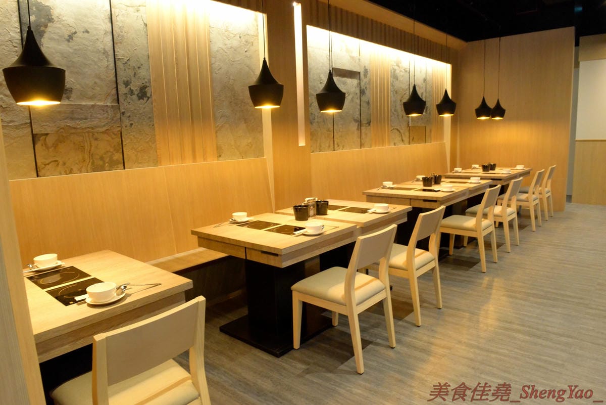 [台中沙鹿]築間幸福鍋物 沙鹿店 – 知名連鎖鍋物”築間”來海線沙鹿開分店了 !! 濃到讓人整鍋喝光光的鮮菇奶香湯底,份量十足的肉盤,十幾種食材的豐富菜盆,別忘了還有那讓人吃到爽的明治冰淇淋
