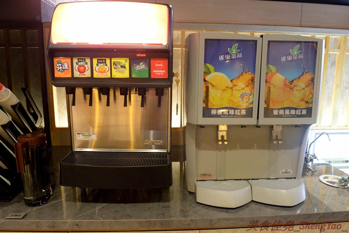 [台中沙鹿]築間幸福鍋物 沙鹿店 – 知名連鎖鍋物”築間”來海線沙鹿開分店了 !! 濃到讓人整鍋喝光光的鮮菇奶香湯底,份量十足的肉盤,十幾種食材的豐富菜盆,別忘了還有那讓人吃到爽的明治冰淇淋