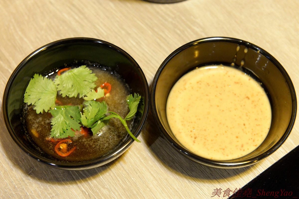 [台中沙鹿]築間幸福鍋物 沙鹿店 – 知名連鎖鍋物”築間”來海線沙鹿開分店了 !! 濃到讓人整鍋喝光光的鮮菇奶香湯底,份量十足的肉盤,十幾種食材的豐富菜盆,別忘了還有那讓人吃到爽的明治冰淇淋