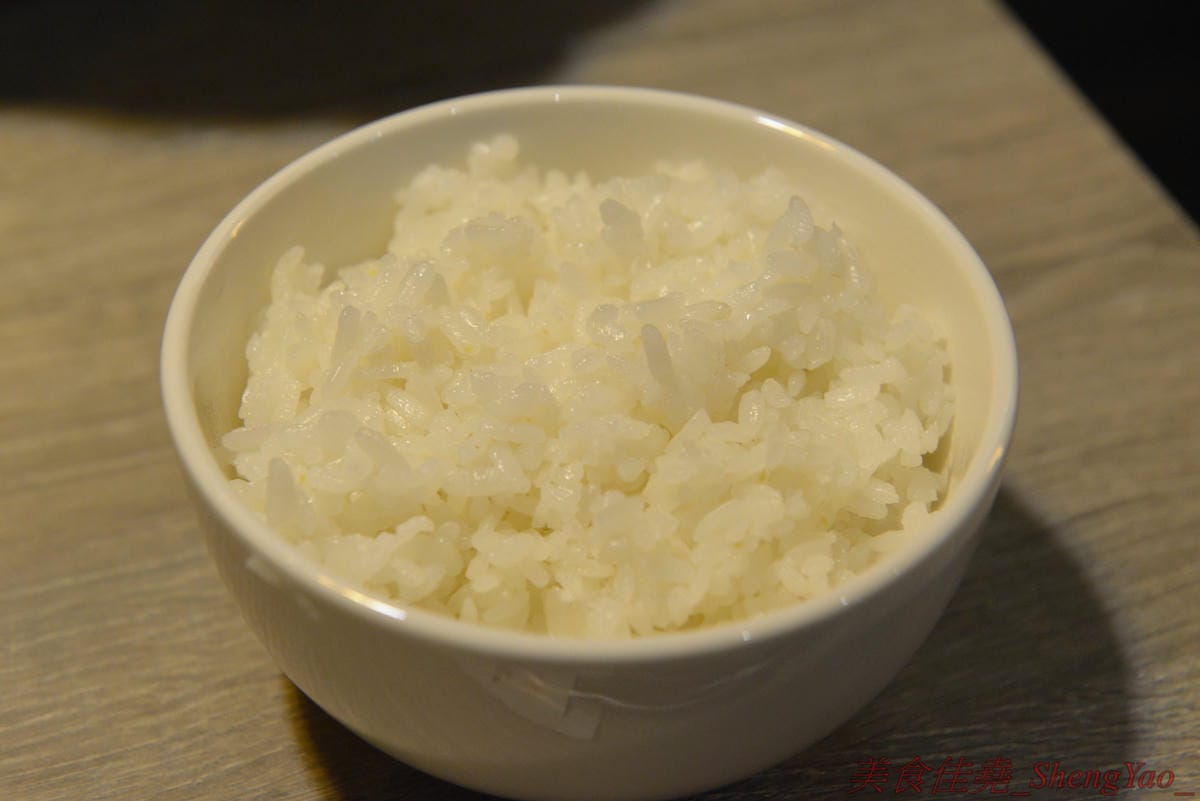 [台中沙鹿]築間幸福鍋物 沙鹿店 – 知名連鎖鍋物”築間”來海線沙鹿開分店了 !! 濃到讓人整鍋喝光光的鮮菇奶香湯底,份量十足的肉盤,十幾種食材的豐富菜盆,別忘了還有那讓人吃到爽的明治冰淇淋