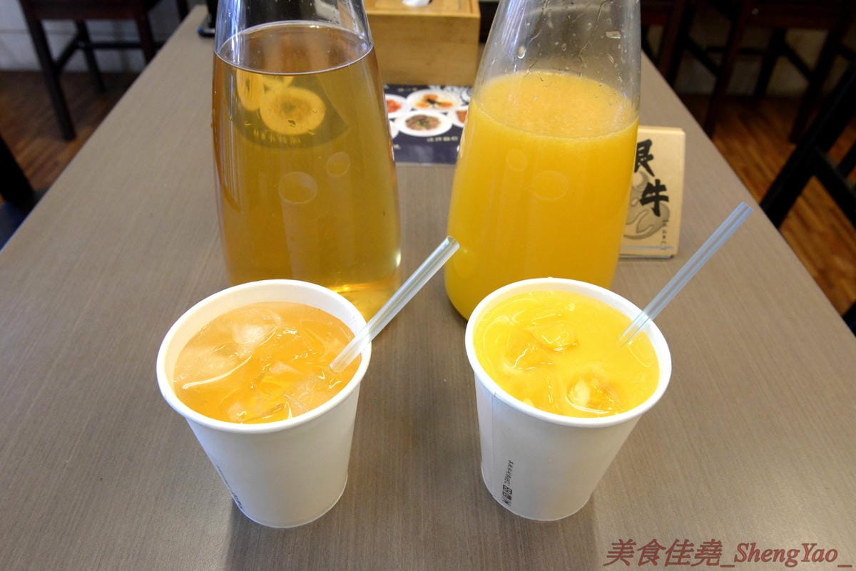 [台中太平]狠牛 丼飯專賣店 – 台中太平超平價的丼飯專賣店,丼飯除了主菜還會附上兩到三樣精緻日式小菜,口味相當不錯,價格幾乎都只要百元左右,C/P值破表,大推牛丼和無骨雞腿排丼。(文末有讀