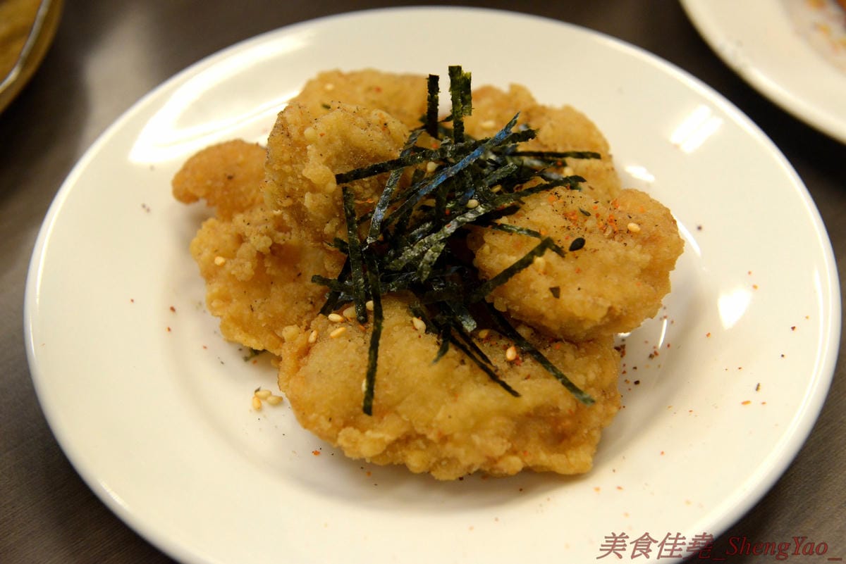 [台中太平]狠牛 丼飯專賣店 – 台中太平超平價的丼飯專賣店,丼飯除了主菜還會附上兩到三樣精緻日式小菜,口味相當不錯,價格幾乎都只要百元左右,C/P值破表,大推牛丼和無骨雞腿排丼。(文末有讀