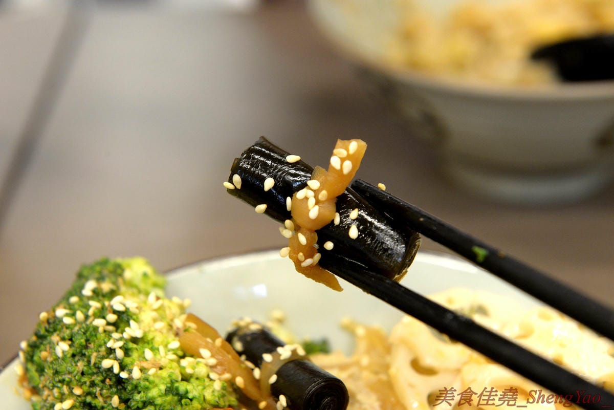 [台中太平]狠牛 丼飯專賣店 – 台中太平超平價的丼飯專賣店,丼飯除了主菜還會附上兩到三樣精緻日式小菜,口味相當不錯,價格幾乎都只要百元左右,C/P值破表,大推牛丼和無骨雞腿排丼。(文末有讀