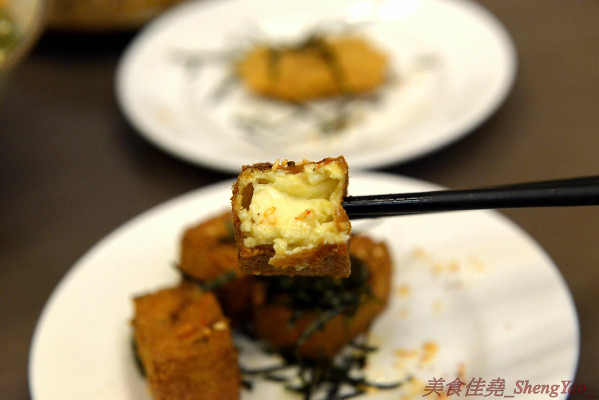 [台中太平]狠牛 丼飯專賣店 – 台中太平超平價的丼飯專賣店,丼飯除了主菜還會附上兩到三樣精緻日式小菜,口味相當不錯,價格幾乎都只要百元左右,C/P值破表,大推牛丼和無骨雞腿排丼。(文末有讀
