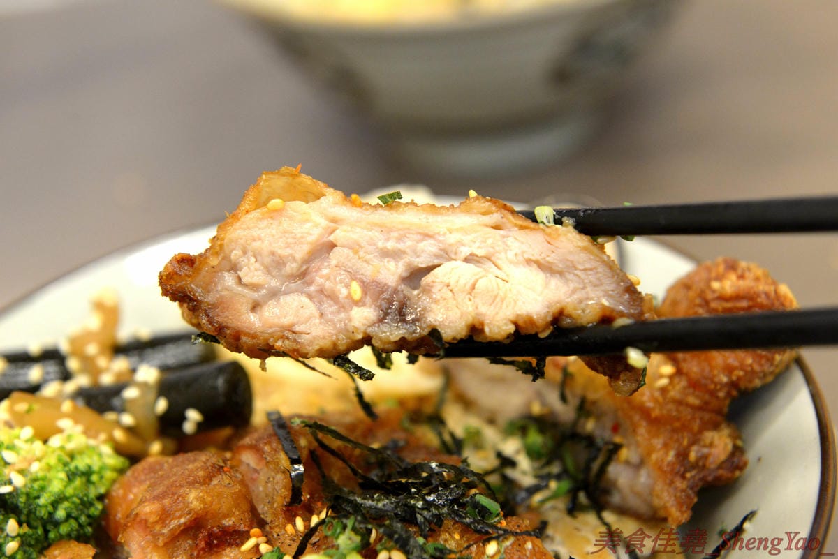 [台中太平]狠牛 丼飯專賣店 – 台中太平超平價的丼飯專賣店,丼飯除了主菜還會附上兩到三樣精緻日式小菜,口味相當不錯,價格幾乎都只要百元左右,C/P值破表,大推牛丼和無骨雞腿排丼。(文末有讀