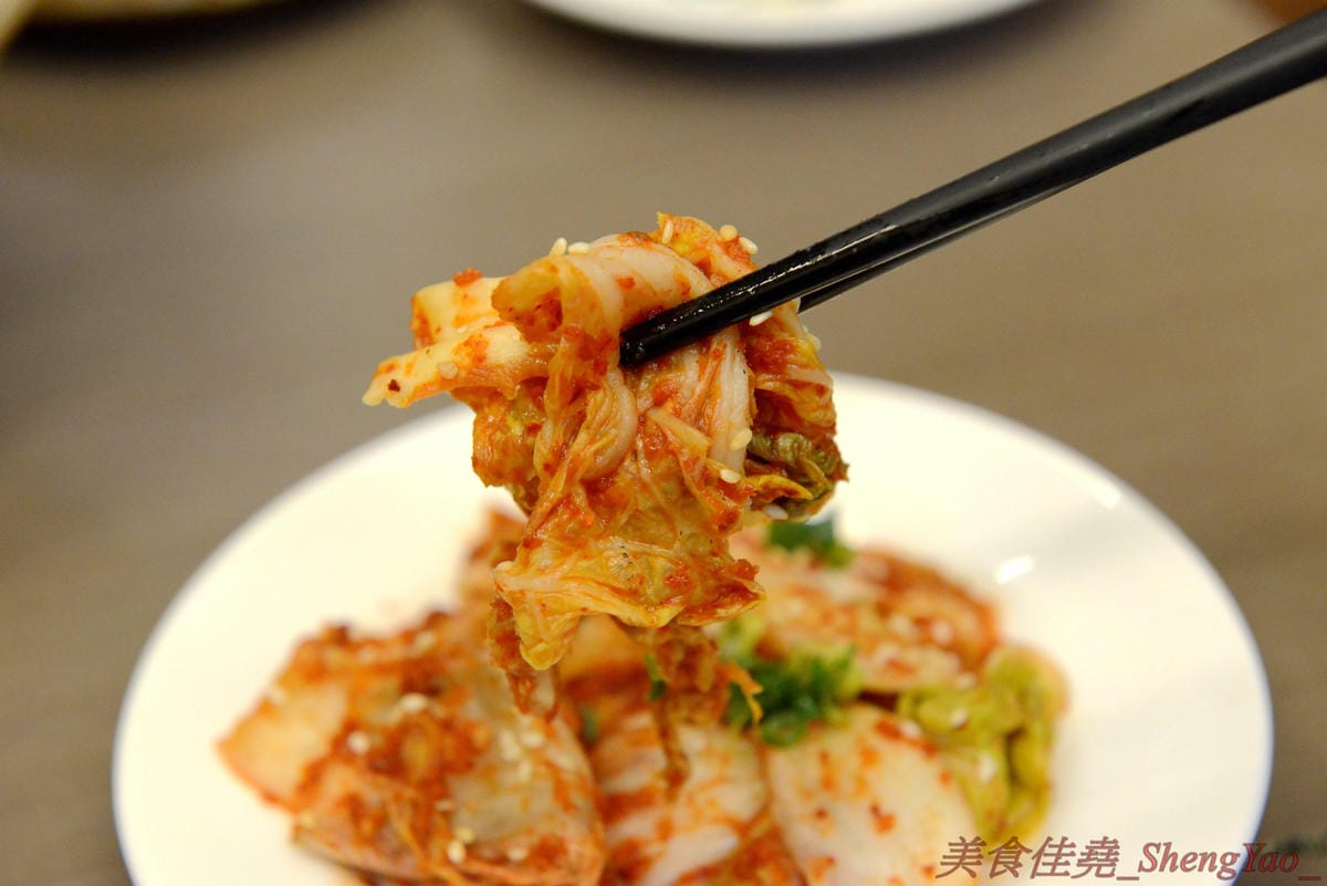 [台中太平]狠牛 丼飯專賣店 – 台中太平超平價的丼飯專賣店,丼飯除了主菜還會附上兩到三樣精緻日式小菜,口味相當不錯,價格幾乎都只要百元左右,C/P值破表,大推牛丼和無骨雞腿排丼。(文末有讀