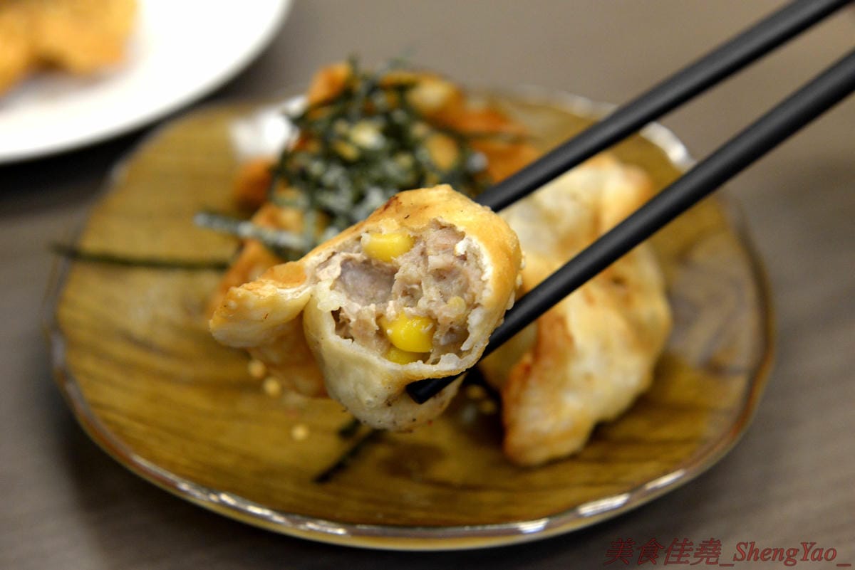 [台中太平]狠牛 丼飯專賣店 – 台中太平超平價的丼飯專賣店,丼飯除了主菜還會附上兩到三樣精緻日式小菜,口味相當不錯,價格幾乎都只要百元左右,C/P值破表,大推牛丼和無骨雞腿排丼。(文末有讀