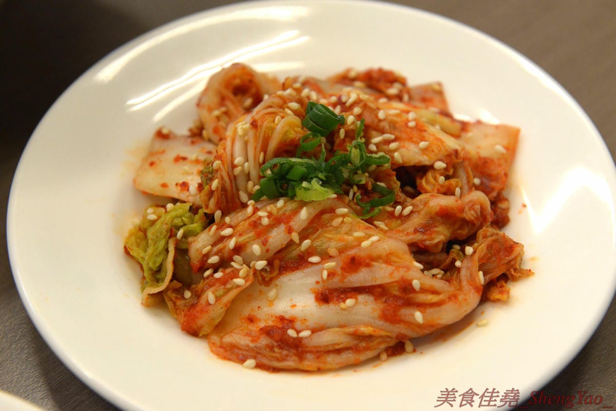 [台中太平]狠牛 丼飯專賣店 – 台中太平超平價的丼飯專賣店,丼飯除了主菜還會附上兩到三樣精緻日式小菜,口味相當不錯,價格幾乎都只要百元左右,C/P值破表,大推牛丼和無骨雞腿排丼。(文末有讀