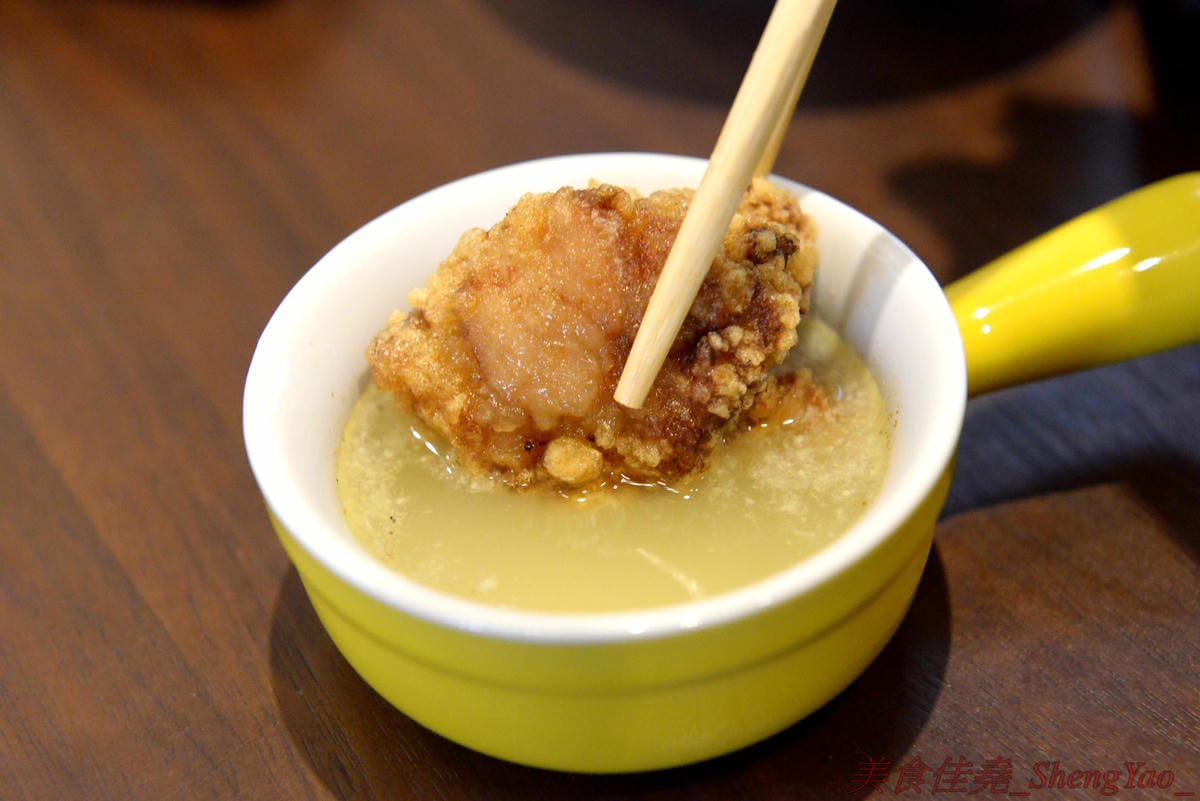 [台中南屯]KOROKARA – 台中罕見的風味日式炸雞專賣店,特選去骨雞腿肉搭配主廚秘製特調醬汁,五種不同口味炸雞各有特色,超級好吃且不油膩,價格不貴,大推油淋雞風味炸雞、名古屋雞翅風味炸雞。