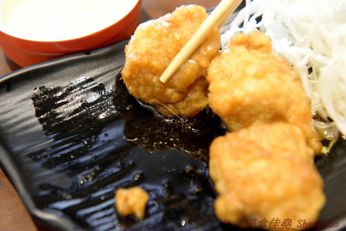 [台中南屯]KOROKARA – 台中罕見的風味日式炸雞專賣店,特選去骨雞腿肉搭配主廚秘製特調醬汁,五種不同口味炸雞各有特色,超級好吃且不油膩,價格不貴,大推油淋雞風味炸雞、名古屋雞翅風味炸雞。
