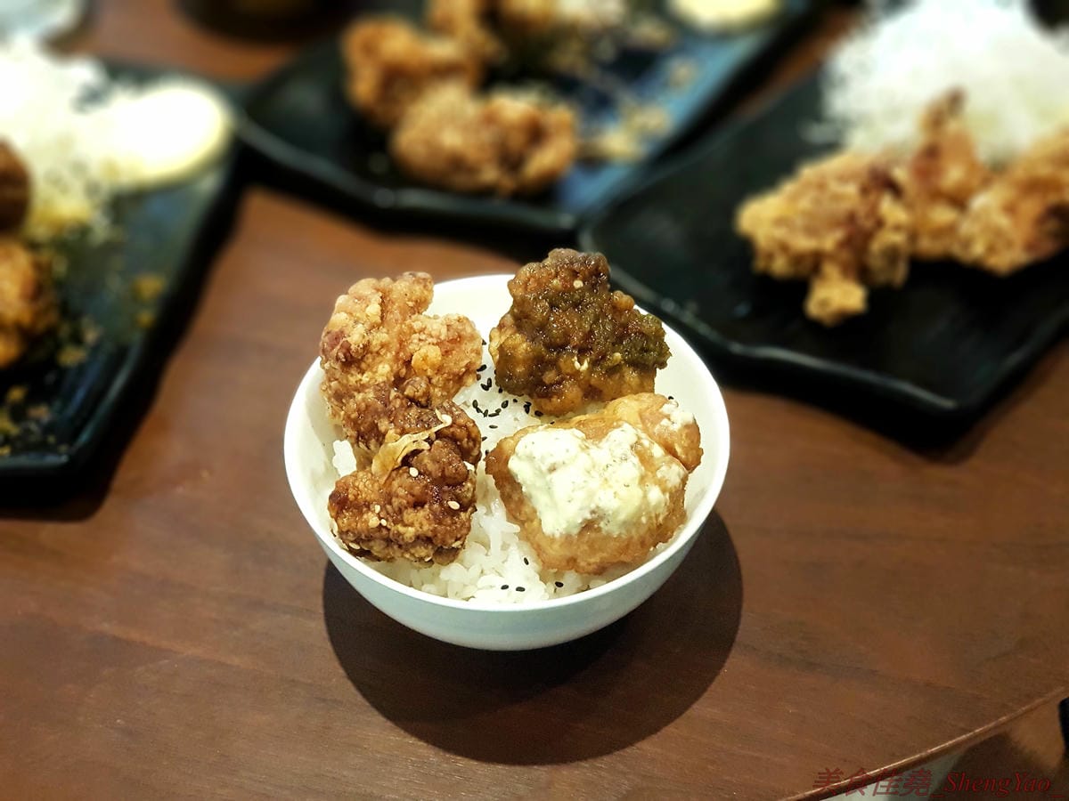 [台中南屯]KOROKARA – 台中罕見的風味日式炸雞專賣店,特選去骨雞腿肉搭配主廚秘製特調醬汁,五種不同口味炸雞各有特色,超級好吃且不油膩,價格不貴,大推油淋雞風味炸雞、名古屋雞翅風味炸雞。