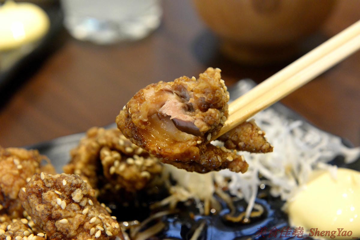 [台中南屯]KOROKARA – 台中罕見的風味日式炸雞專賣店,特選去骨雞腿肉搭配主廚秘製特調醬汁,五種不同口味炸雞各有特色,超級好吃且不油膩,價格不貴,大推油淋雞風味炸雞、名古屋雞翅風味炸雞。