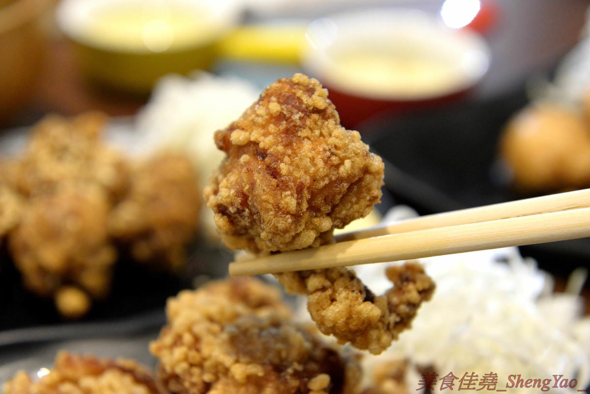 [台中南屯]KOROKARA – 台中罕見的風味日式炸雞專賣店,特選去骨雞腿肉搭配主廚秘製特調醬汁,五種不同口味炸雞各有特色,超級好吃且不油膩,價格不貴,大推油淋雞風味炸雞、名古屋雞翅風味炸雞。