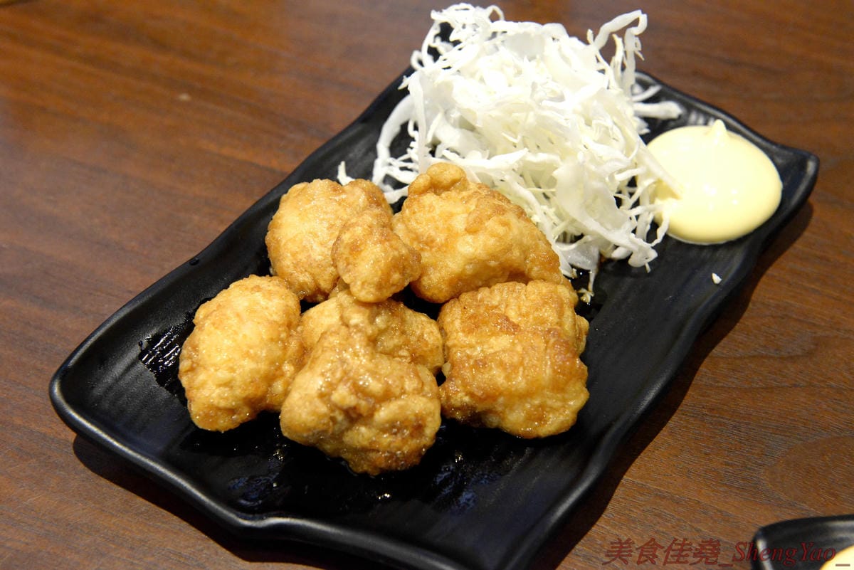 [台中南屯]KOROKARA – 台中罕見的風味日式炸雞專賣店,特選去骨雞腿肉搭配主廚秘製特調醬汁,五種不同口味炸雞各有特色,超級好吃且不油膩,價格不貴,大推油淋雞風味炸雞、名古屋雞翅風味炸雞。