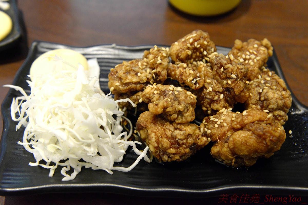 [台中南屯]KOROKARA – 台中罕見的風味日式炸雞專賣店,特選去骨雞腿肉搭配主廚秘製特調醬汁,五種不同口味炸雞各有特色,超級好吃且不油膩,價格不貴,大推油淋雞風味炸雞、名古屋雞翅風味炸雞。