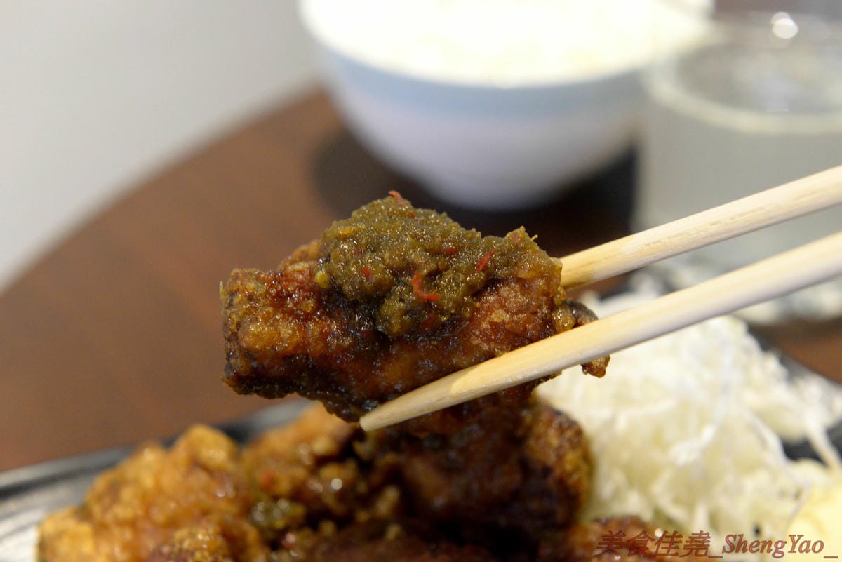 [台中南屯]KOROKARA – 台中罕見的風味日式炸雞專賣店,特選去骨雞腿肉搭配主廚秘製特調醬汁,五種不同口味炸雞各有特色,超級好吃且不油膩,價格不貴,大推油淋雞風味炸雞、名古屋雞翅風味炸雞。