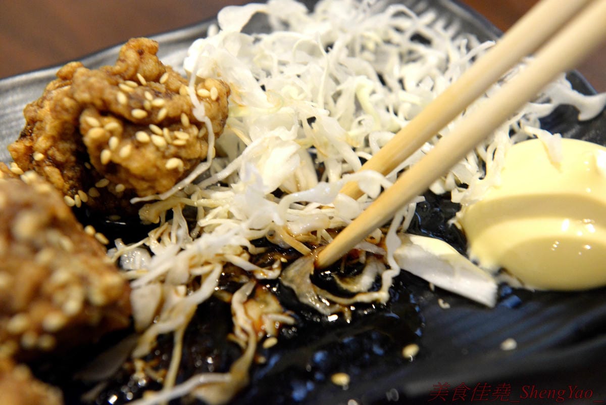 [台中南屯]KOROKARA – 台中罕見的風味日式炸雞專賣店,特選去骨雞腿肉搭配主廚秘製特調醬汁,五種不同口味炸雞各有特色,超級好吃且不油膩,價格不貴,大推油淋雞風味炸雞、名古屋雞翅風味炸雞。