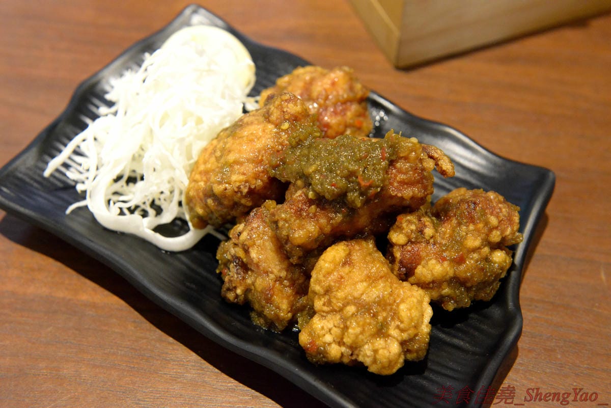 [台中南屯]KOROKARA – 台中罕見的風味日式炸雞專賣店,特選去骨雞腿肉搭配主廚秘製特調醬汁,五種不同口味炸雞各有特色,超級好吃且不油膩,價格不貴,大推油淋雞風味炸雞、名古屋雞翅風味炸雞。