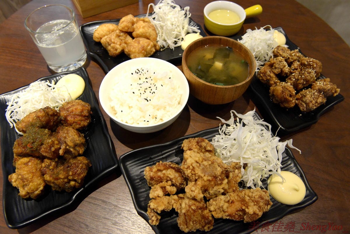 [台中南屯]KOROKARA – 台中罕見的風味日式炸雞專賣店,特選去骨雞腿肉搭配主廚秘製特調醬汁,五種不同口味炸雞各有特色,超級好吃且不油膩,價格不貴,大推油淋雞風味炸雞、名古屋雞翅風味炸雞。