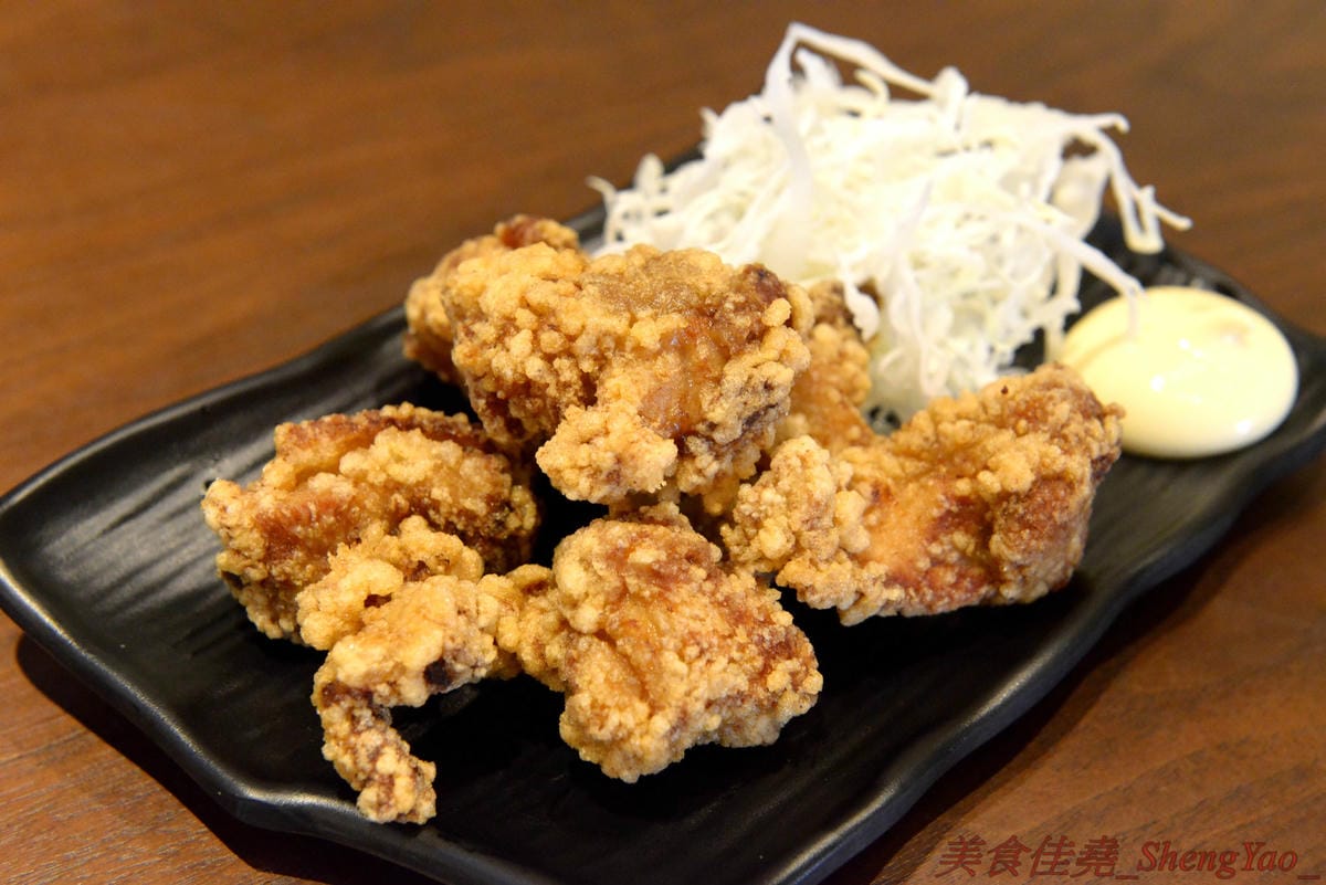 [台中南屯]KOROKARA – 台中罕見的風味日式炸雞專賣店,特選去骨雞腿肉搭配主廚秘製特調醬汁,五種不同口味炸雞各有特色,超級好吃且不油膩,價格不貴,大推油淋雞風味炸雞、名古屋雞翅風味炸雞。