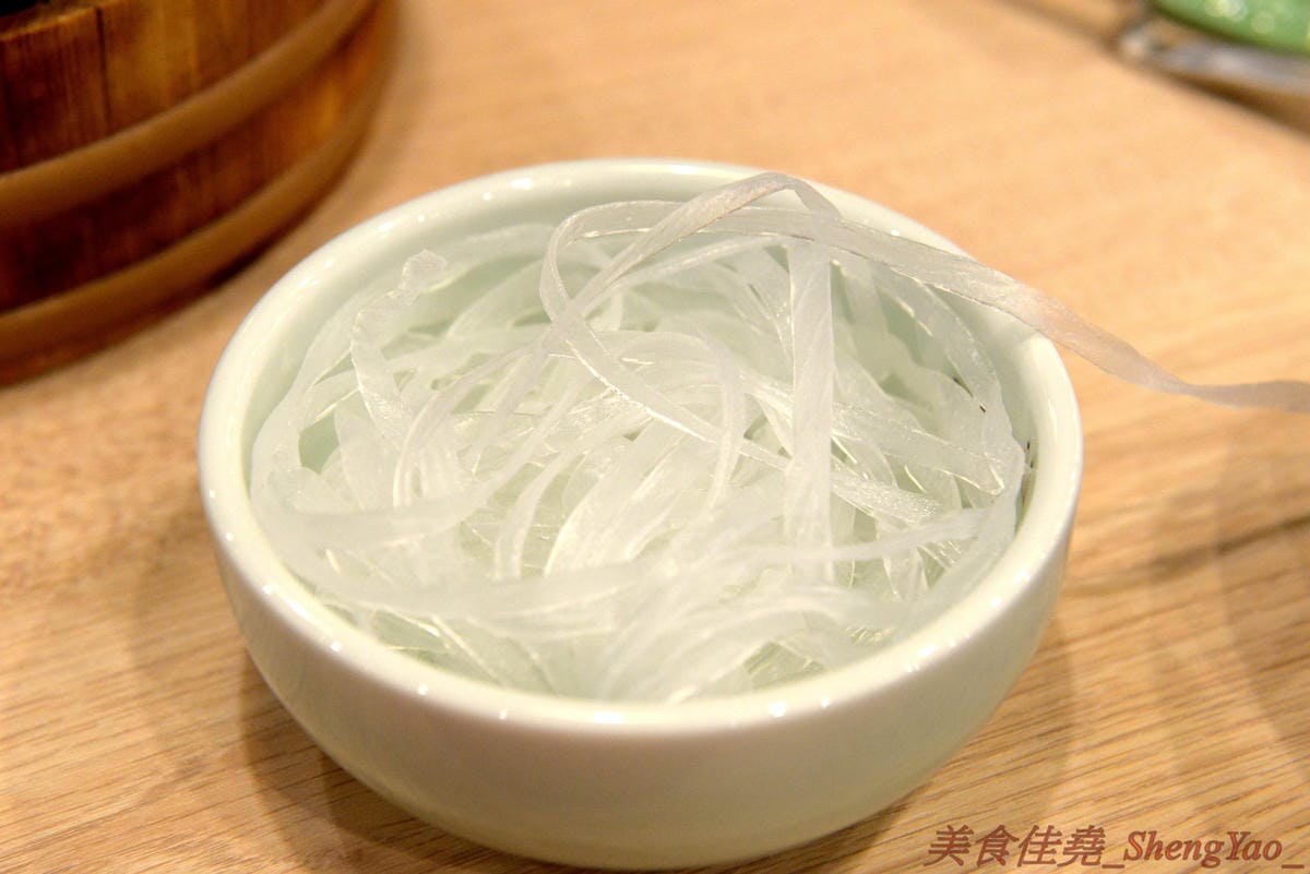 [台中南屯]想想鍋物 – 中南海集團新品牌鍋物餐廳,質感鍋物平價消費,菜盆有使用小農作物,肉品份量超充足,店內還有8種口味明治冰淇淋吃到飽,最便宜肉品鍋只要260元。10/16前店內吃鍋就送一張”