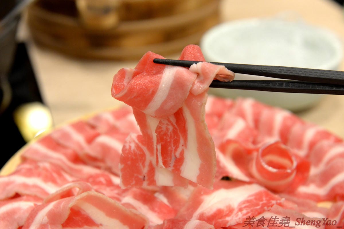 [台中南屯]想想鍋物 – 中南海集團新品牌鍋物餐廳,質感鍋物平價消費,菜盆有使用小農作物,肉品份量超充足,店內還有8種口味明治冰淇淋吃到飽,最便宜肉品鍋只要260元。10/16前店內吃鍋就送一張”