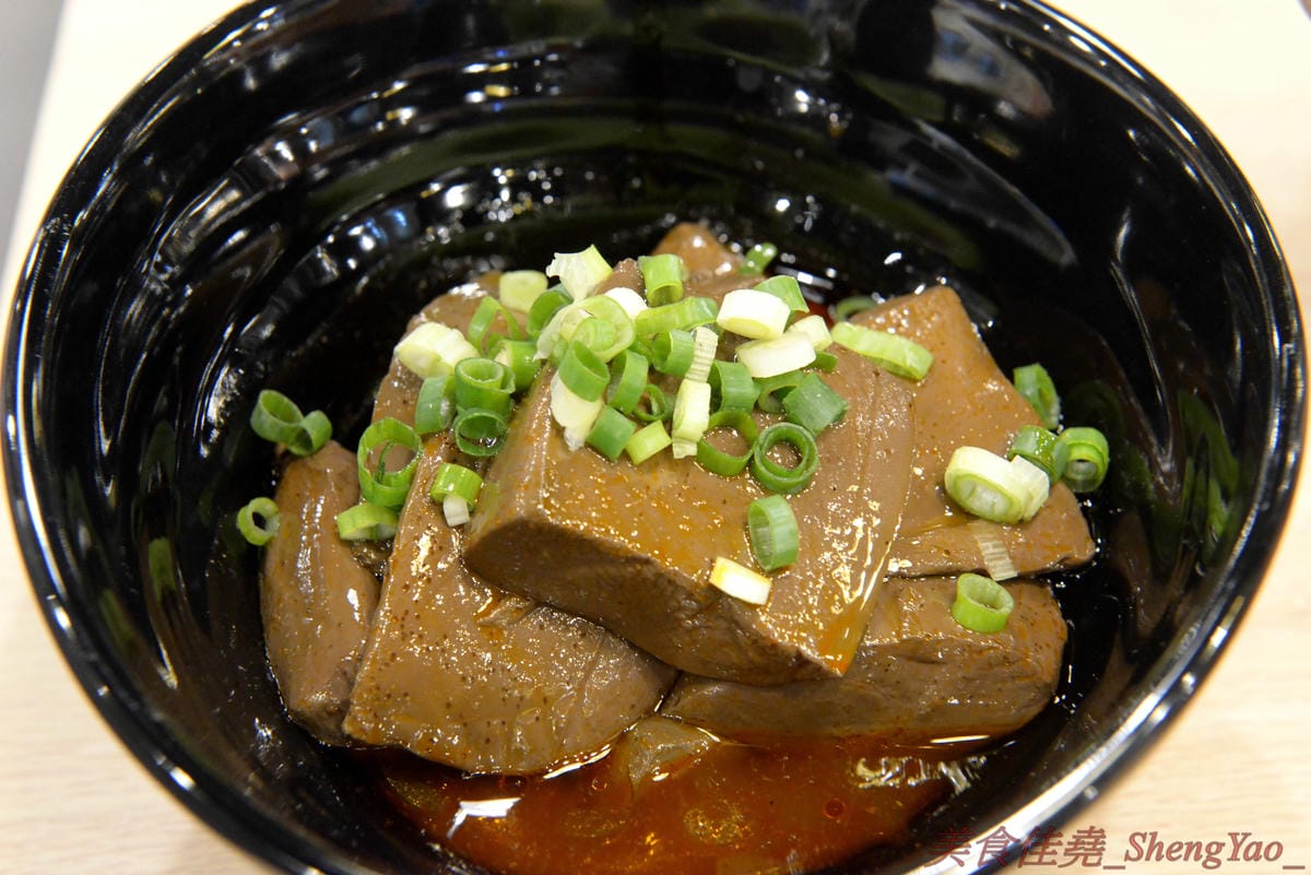 [台中南屯]想想鍋物 – 中南海集團新品牌鍋物餐廳,質感鍋物平價消費,菜盆有使用小農作物,肉品份量超充足,店內還有8種口味明治冰淇淋吃到飽,最便宜肉品鍋只要260元。10/16前店內吃鍋就送一張”