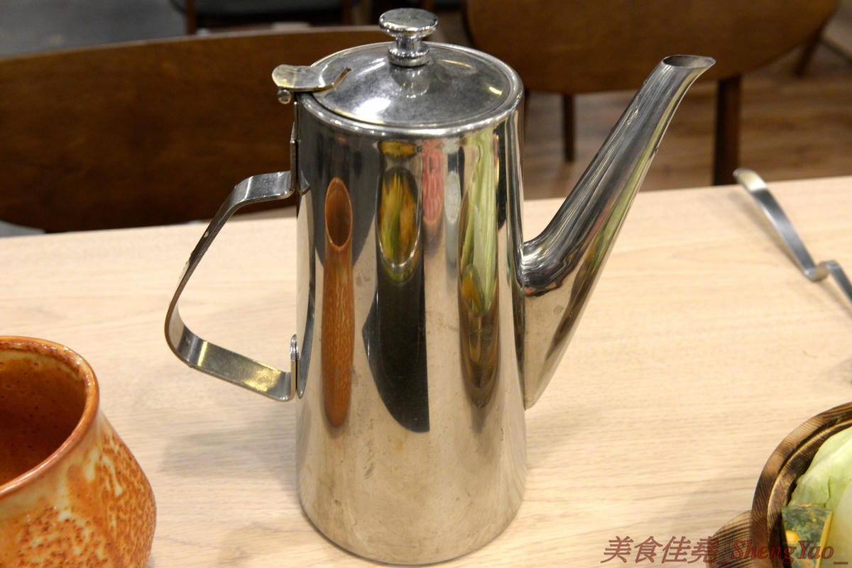 [台中南屯]想想鍋物 – 中南海集團新品牌鍋物餐廳,質感鍋物平價消費,菜盆有使用小農作物,肉品份量超充足,店內還有8種口味明治冰淇淋吃到飽,最便宜肉品鍋只要260元。10/16前店內吃鍋就送一張”