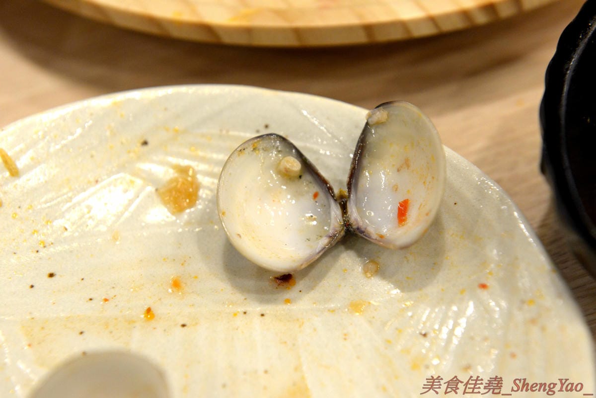 [台中南屯]想想鍋物 – 中南海集團新品牌鍋物餐廳,質感鍋物平價消費,菜盆有使用小農作物,肉品份量超充足,店內還有8種口味明治冰淇淋吃到飽,最便宜肉品鍋只要260元。10/16前店內吃鍋就送一張”