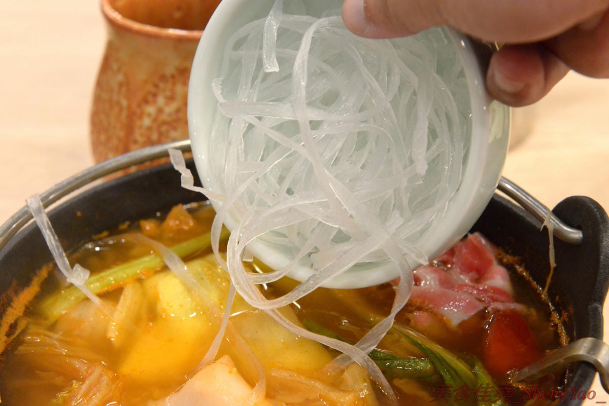 [台中南屯]想想鍋物 – 中南海集團新品牌鍋物餐廳,質感鍋物平價消費,菜盆有使用小農作物,肉品份量超充足,店內還有8種口味明治冰淇淋吃到飽,最便宜肉品鍋只要260元。10/16前店內吃鍋就送一張”