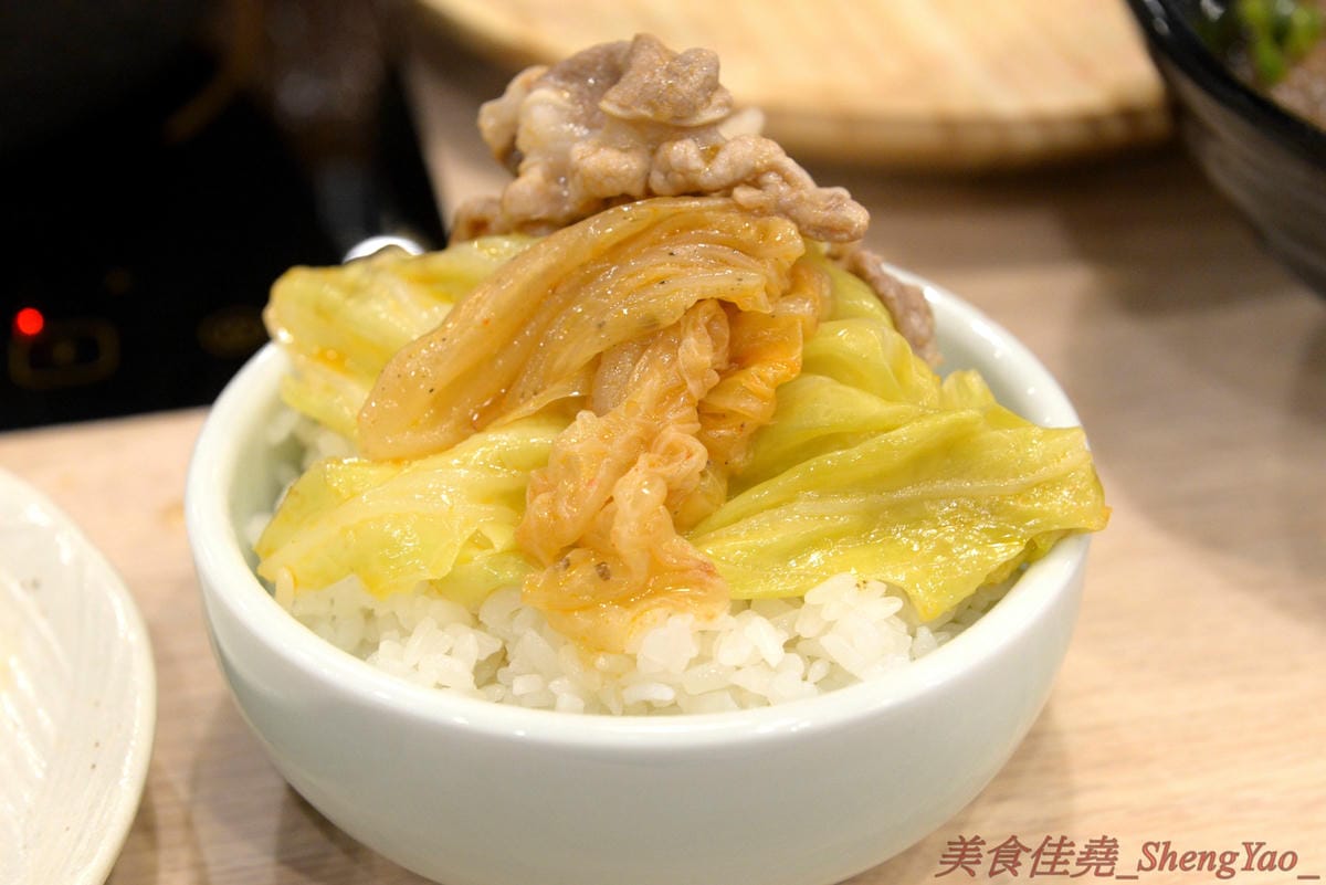 [台中南屯]想想鍋物 – 中南海集團新品牌鍋物餐廳,質感鍋物平價消費,菜盆有使用小農作物,肉品份量超充足,店內還有8種口味明治冰淇淋吃到飽,最便宜肉品鍋只要260元。10/16前店內吃鍋就送一張”