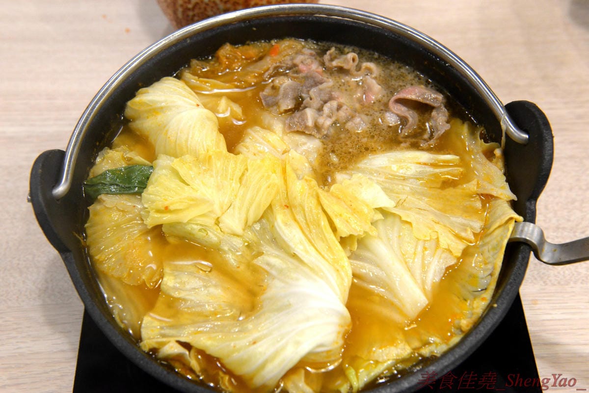 [台中南屯]想想鍋物 – 中南海集團新品牌鍋物餐廳,質感鍋物平價消費,菜盆有使用小農作物,肉品份量超充足,店內還有8種口味明治冰淇淋吃到飽,最便宜肉品鍋只要260元。10/16前店內吃鍋就送一張”