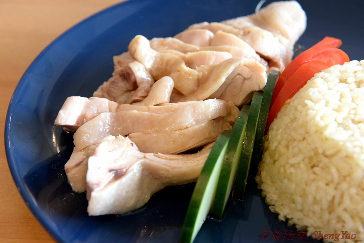 [台中西區]Robin’s新加坡美食 – 五星酒店主廚的平價新加坡料理餐廳,神似肯德基爺爺的老闆擔任過新加坡五星級酒店行政主廚,店內新加坡料理食材和口味道地有特色,價格平實,平均150元左右。(已