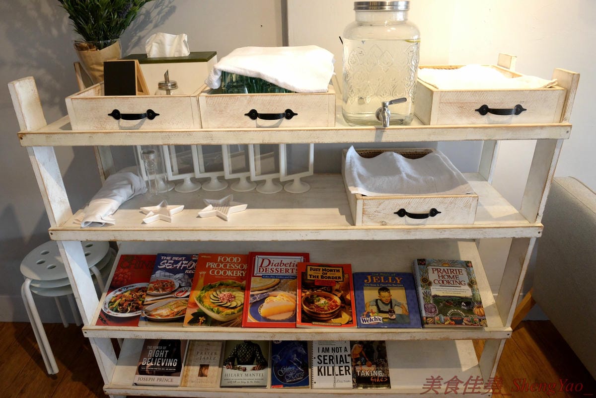 [台中西區]Robin’s新加坡美食 – 五星酒店主廚的平價新加坡料理餐廳,神似肯德基爺爺的老闆擔任過新加坡五星級酒店行政主廚,店內新加坡料理食材和口味道地有特色,價格平實,平均150元左右。(已