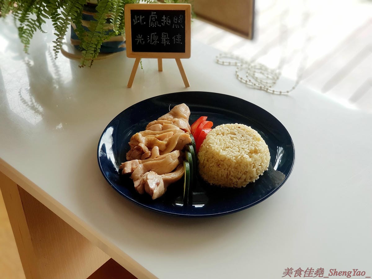 [台中西區]Robin’s新加坡美食 – 五星酒店主廚的平價新加坡料理餐廳,神似肯德基爺爺的老闆擔任過新加坡五星級酒店行政主廚,店內新加坡料理食材和口味道地有特色,價格平實,平均150元左右。(已