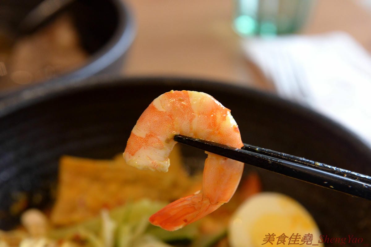 [台中西區]Robin’s新加坡美食 – 五星酒店主廚的平價新加坡料理餐廳,神似肯德基爺爺的老闆擔任過新加坡五星級酒店行政主廚,店內新加坡料理食材和口味道地有特色,價格平實,平均150元左右。(已