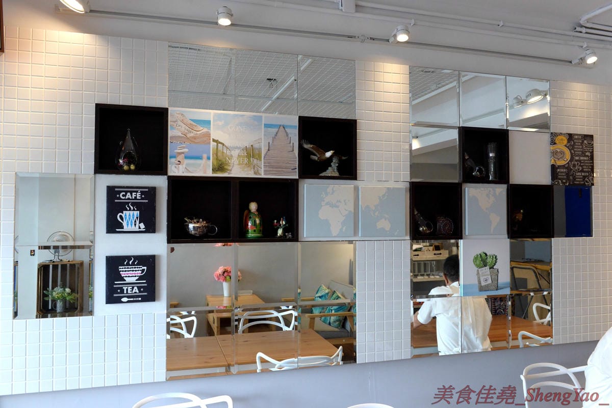 [台中西區]Robin’s新加坡美食 – 五星酒店主廚的平價新加坡料理餐廳,神似肯德基爺爺的老闆擔任過新加坡五星級酒店行政主廚,店內新加坡料理食材和口味道地有特色,價格平實,平均150元左右。(已