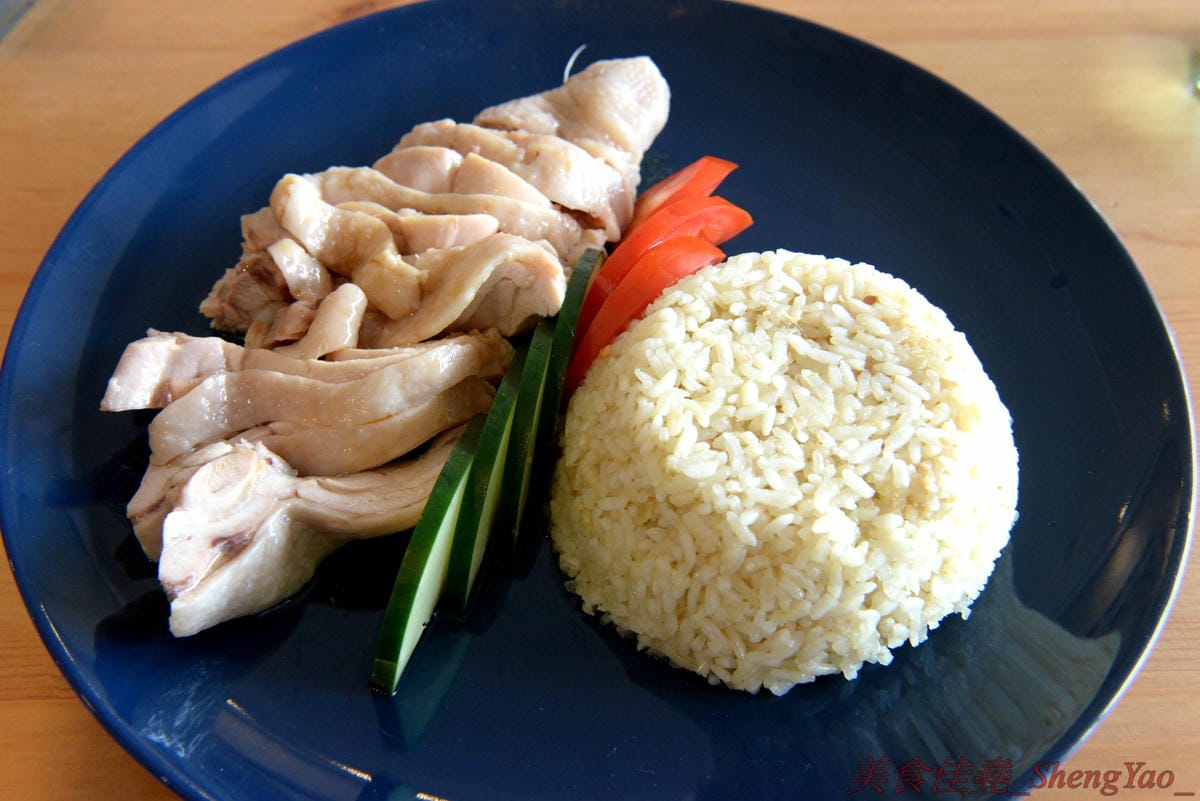 [台中西區]Robin’s新加坡美食 – 五星酒店主廚的平價新加坡料理餐廳,神似肯德基爺爺的老闆擔任過新加坡五星級酒店行政主廚,店內新加坡料理食材和口味道地有特色,價格平實,平均150元左右。(已