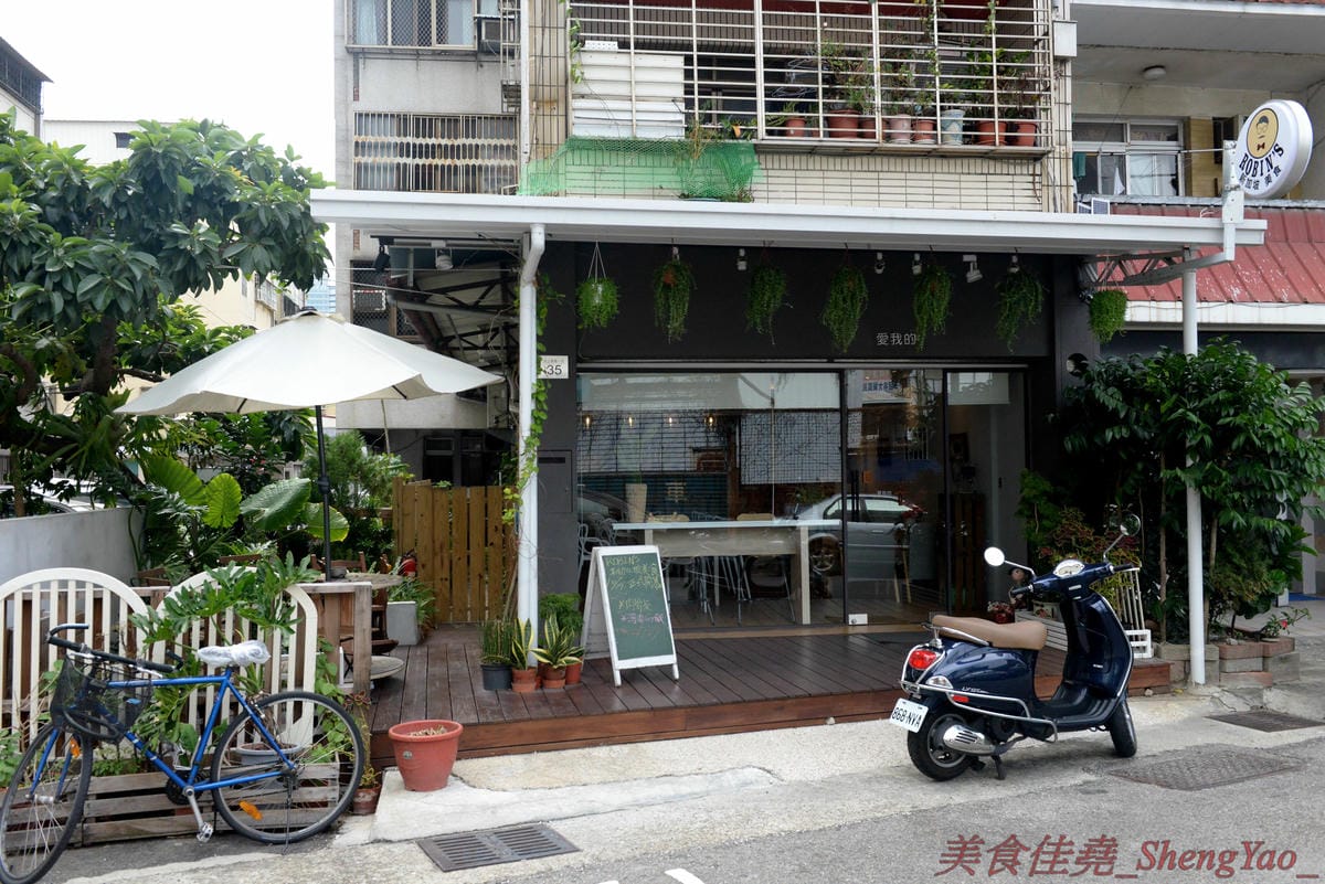 [台中西區]Robin’s新加坡美食 – 五星酒店主廚的平價新加坡料理餐廳,神似肯德基爺爺的老闆擔任過新加坡五星級酒店行政主廚,店內新加坡料理食材和口味道地有特色,價格平實,平均150元左右。(已