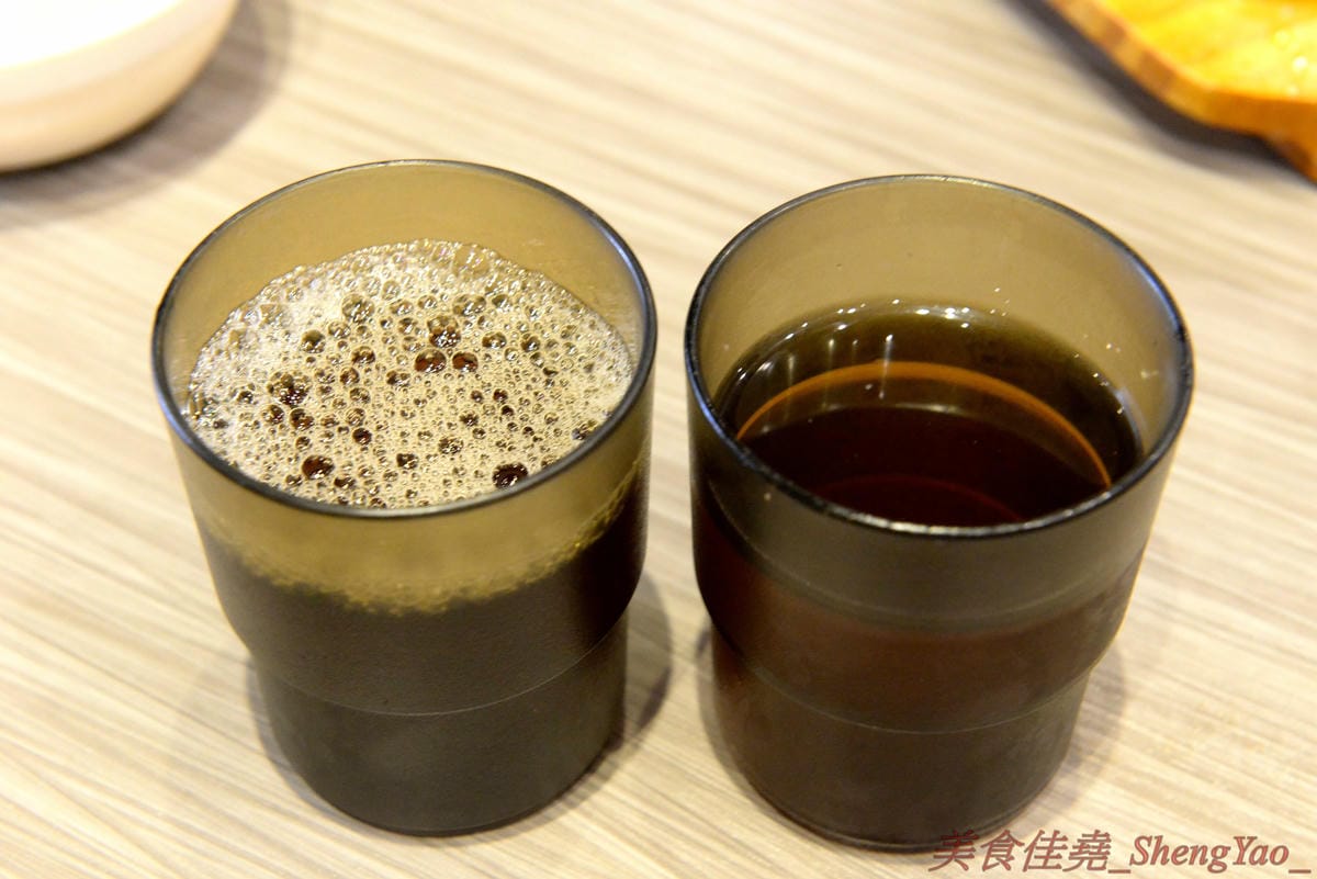 [台中沙鹿]犇頂牛排 沙鹿店 – 來自北部的知名連鎖牛排店,價格平實,排餐最便宜只要150元,肉品皆使用原肉,熟度可自行選擇,店內自助吧濃湯吐司飲料無限享用,吐司有提供三種抹醬,超大推香蒜抹