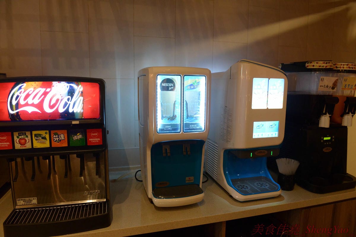 [台中沙鹿]壽喜燒一丁 沙鹿店 – 來自台北的壽喜燒吃到飽餐廳,中南部首家分店,兩種湯底、六種新鮮現切肉品加上十幾種蔬菜,自助吧也超豐富,價格平實,平日中午加服務費400元出頭而已,10/26-11/2