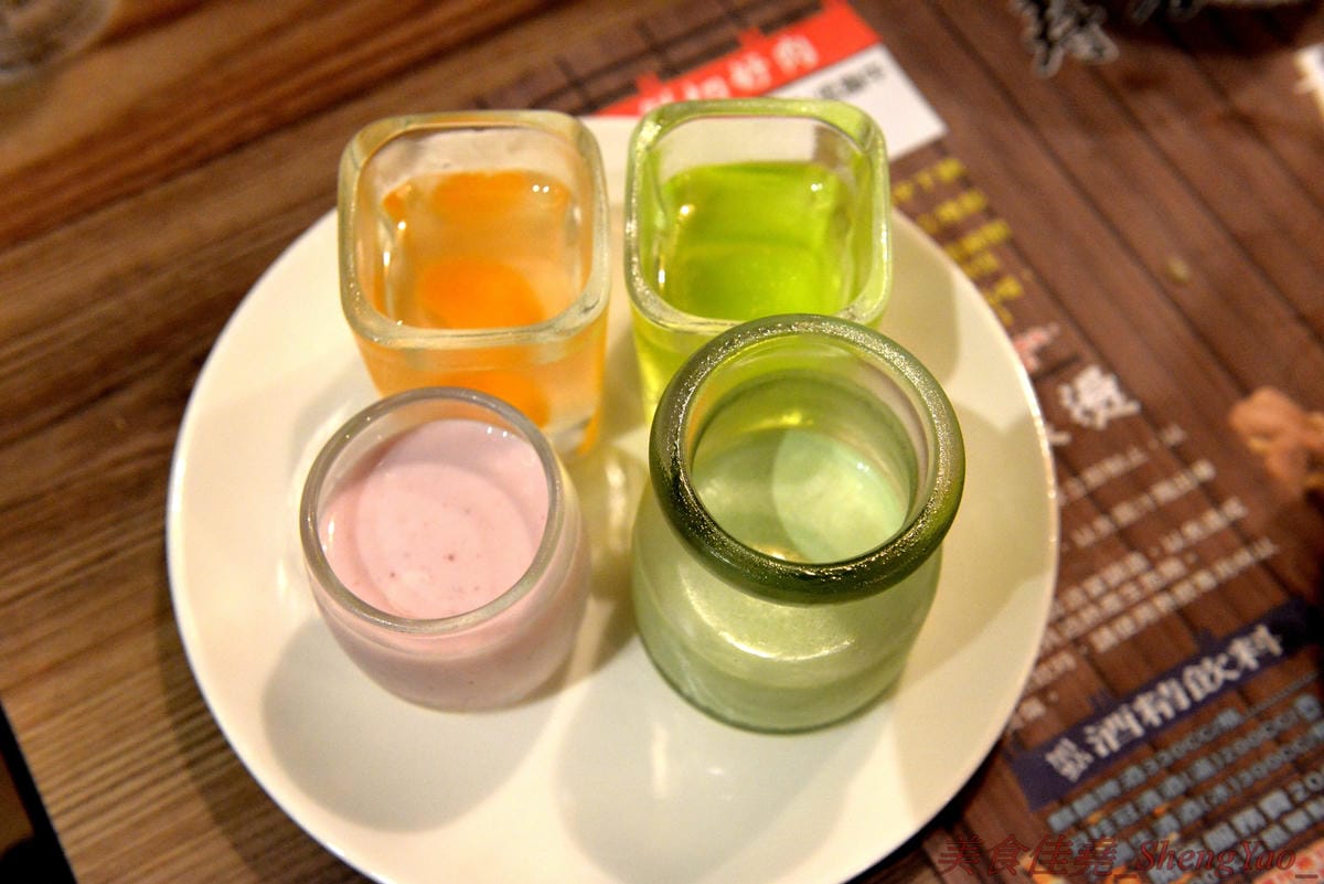 [台中沙鹿]壽喜燒一丁 沙鹿店 – 來自台北的壽喜燒吃到飽餐廳,中南部首家分店,兩種湯底、六種新鮮現切肉品加上十幾種蔬菜,自助吧也超豐富,價格平實,平日中午加服務費400元出頭而已,10/26-11/2