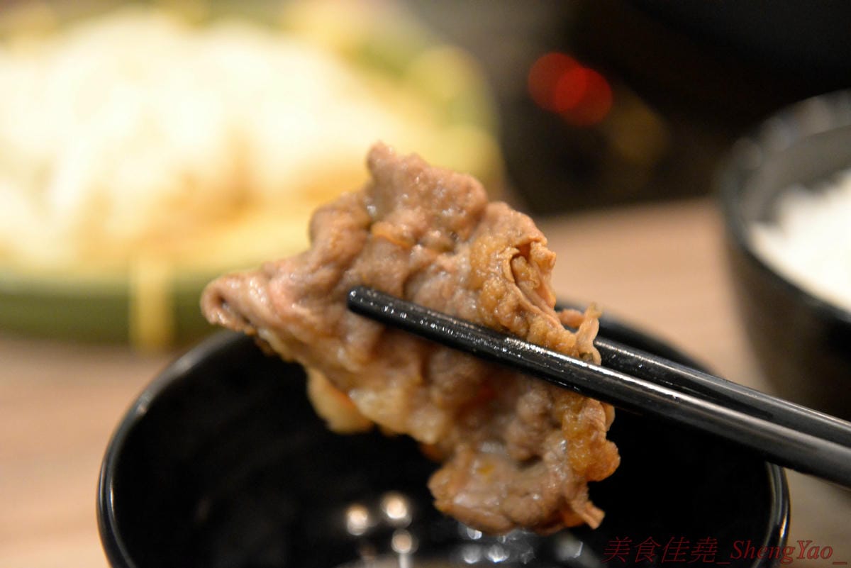 [台中沙鹿]壽喜燒一丁 沙鹿店 – 來自台北的壽喜燒吃到飽餐廳,中南部首家分店,兩種湯底、六種新鮮現切肉品加上十幾種蔬菜,自助吧也超豐富,價格平實,平日中午加服務費400元出頭而已,10/26-11/2