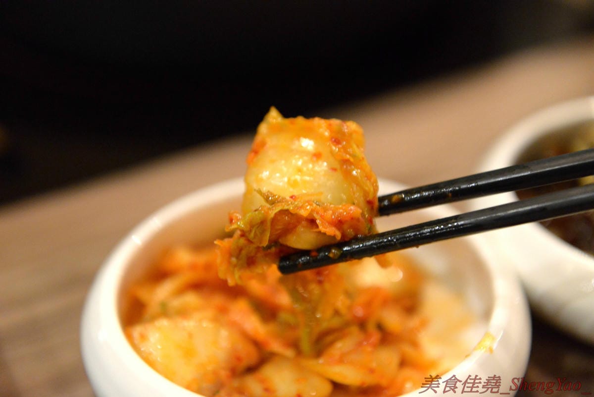 [台中沙鹿]壽喜燒一丁 沙鹿店 – 來自台北的壽喜燒吃到飽餐廳,中南部首家分店,兩種湯底、六種新鮮現切肉品加上十幾種蔬菜,自助吧也超豐富,價格平實,平日中午加服務費400元出頭而已,10/26-11/2