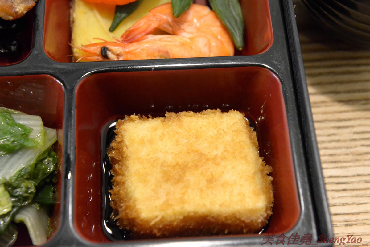 [台中北區]六二食事处 2018菜單 – 台中少數真日式風格精緻手作便當,近10種主菜可選,搭配上7-8樣日式手作精緻配菜,超級豐富,價格也很合理不貴,會議便當首選,店裡也有內用區可以內用。(已歇業)